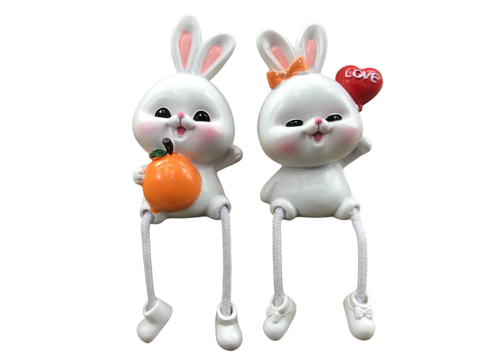 Ayakları Sallanan Sevimli Tavşan Çift Biblosu