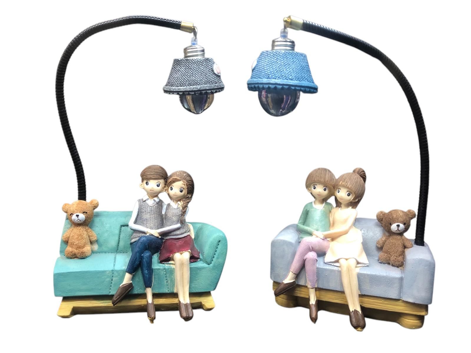 Polyester Işıklı Koltukta Oturan Romantik Aşıklar Biblosu