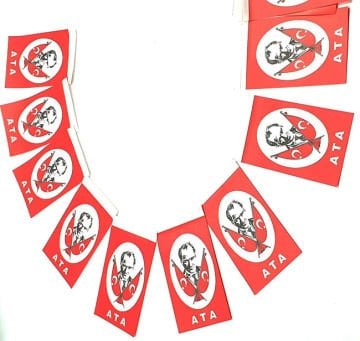 İpe Dizili Atatürk Bayrağı (12 cm x 18 cm)