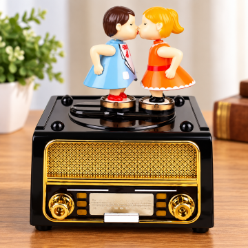 Nostaljik Radyo Görünümlü Öpüşen Çift Müzik Kutusu