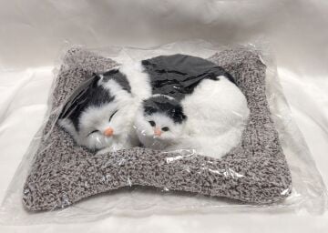 Minderde Uzanan Miyavlayan Peluş Kedi Ve Yavrusu 25 cm
