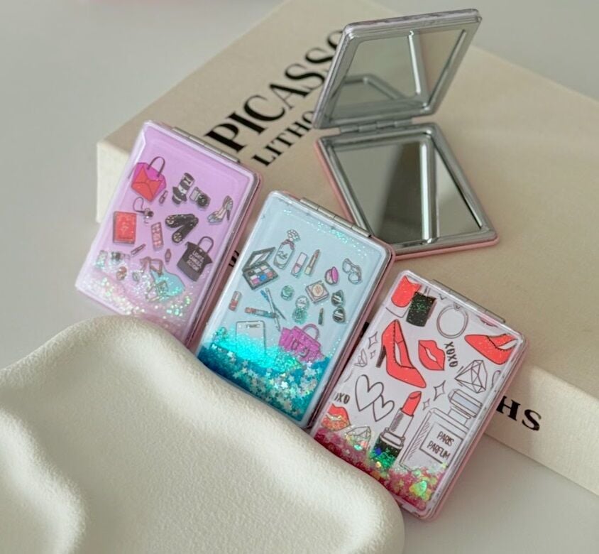 Makyaj Malzemesi Tasarımlı Dikdörtgen Makyaj Aynası