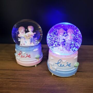Gitar Çalan Sevgili Işıklı Püskürtmeli Müzikli Cam Kar Küresi