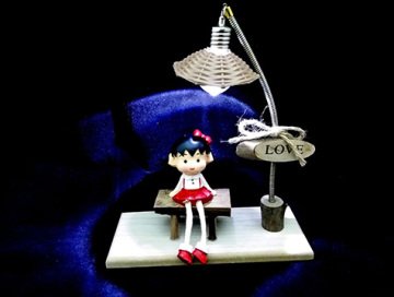 Işıklı Sokak Lambası Altında Sevgili Biblo