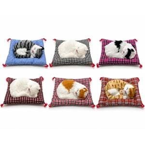 Sevimli Minderde Uyuyan Miyavlayan Peluş Kedi(17cmx15cm)