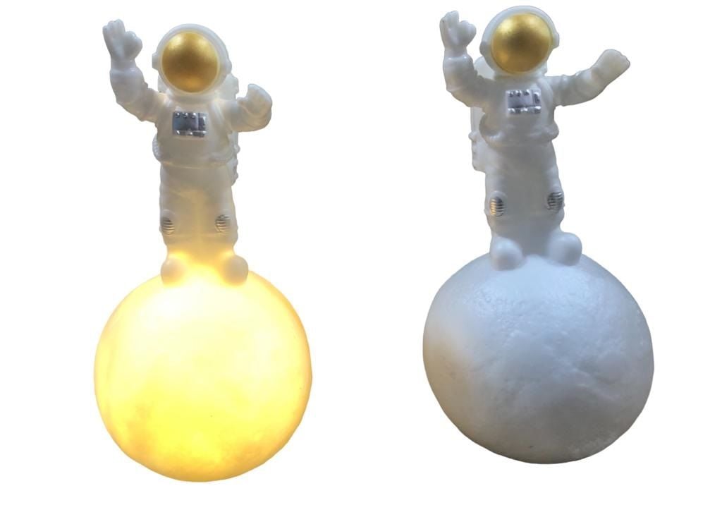 Ay Üstünde Duran Astronot Dekoratif Gece Lambası