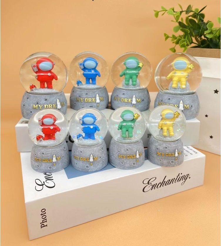 Dekoratif Işıklı Mini Renkli Astronot Cam Kar Küresi