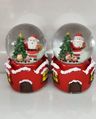 Işıklı Kış Evi Noel Baba Temalı Müzikli Cam Kar Küresi