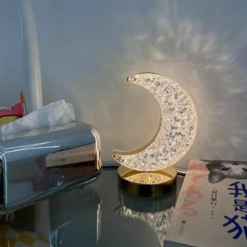 Usb Şarjlı Ay Tasarımlı Dokunmatik 3 Modlu Led Masa Lambası