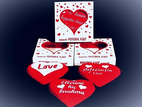 Sevgiliye Hediye Kırmızı Kalp Pofuduk Magnet Yastık