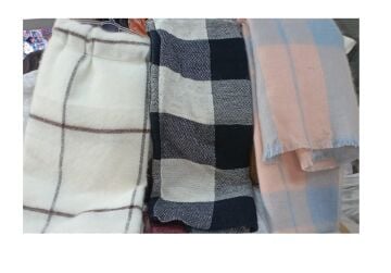 Kadın Desenli Omuz Şalı