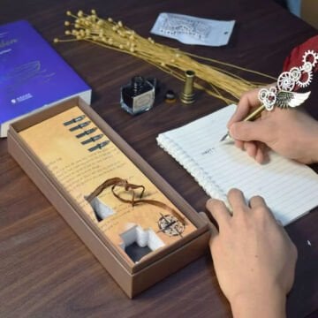 Masa Üstü Kanat Tüylü Divit Kalem Seti Kırmızı