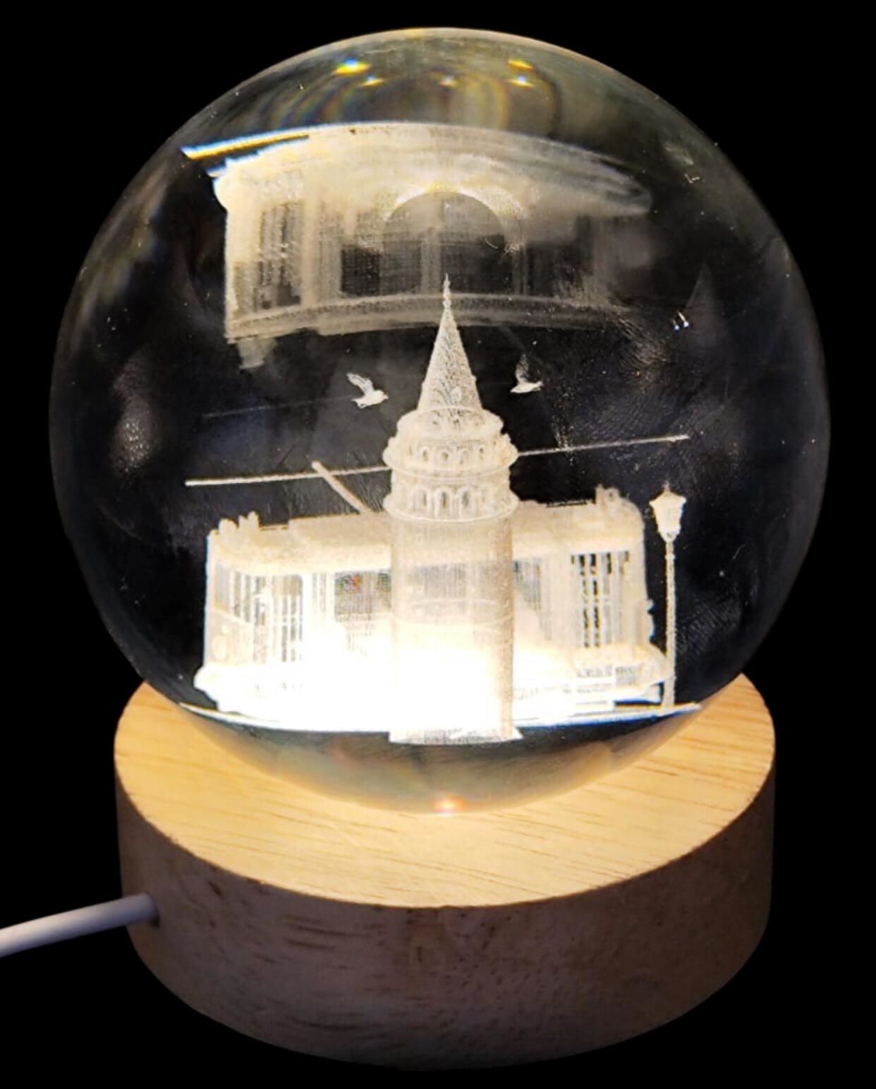 Dekoratif Ahşap Altlıklı Galata Temalı Işıklı Cam Küre (8 cm)