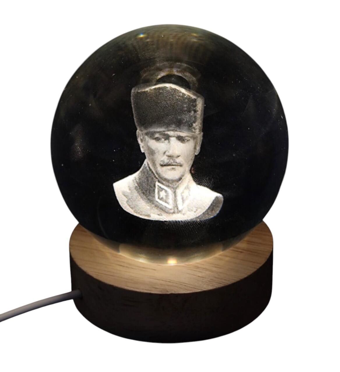 Dekoratif Ahşap Altlıklı Atatürk Temalı Işıklı Cam Küre (8 cm)