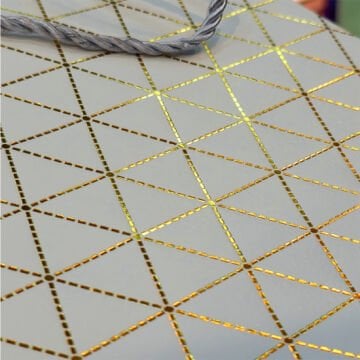 Tasarımlı Beyaz Ve Gold Hediye Çantası (26 cm x 32 cm)