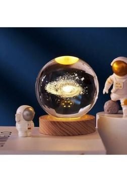 Dekoratif Samanyolu Tasarımlı Ahşap Altlıklı Işıklı Cam Küre (6 cm)
