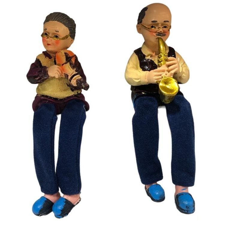 Ayakları Sallanan Dekoratif Çalgı Çalan Dede Nine Biblosu