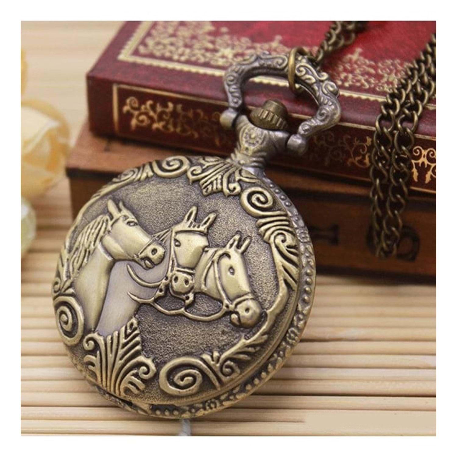 Antika At Tasarım Kabartmalı Köstekli Cep Saati