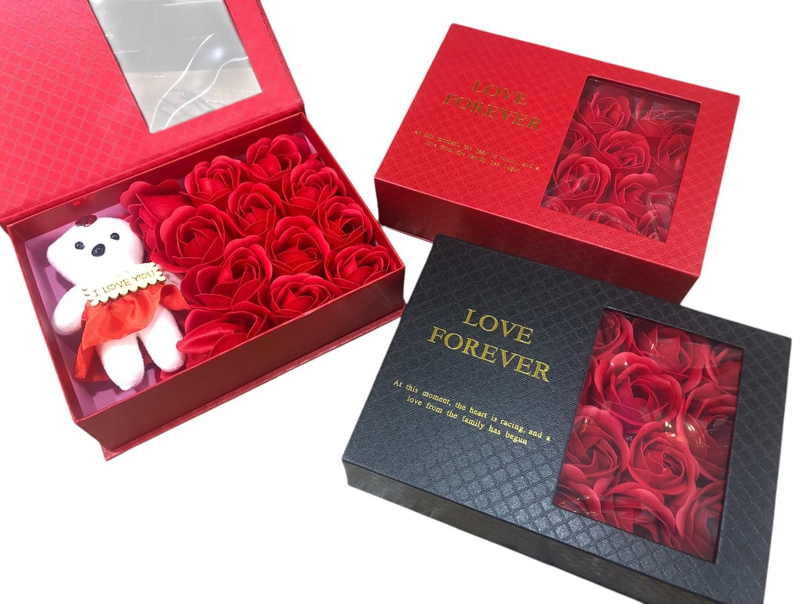 Kutulu Sevgiliye Hediye Peluş Ayıcık Ve Sabun Tasarımlı Kırmızı Güller