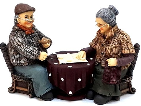 Dekoratif Dama Oynayan Polyester Dede Nine Biblosu