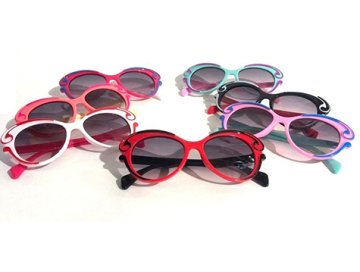 Renkli Çerçeveli Çocuk Güneş Gözlüğü