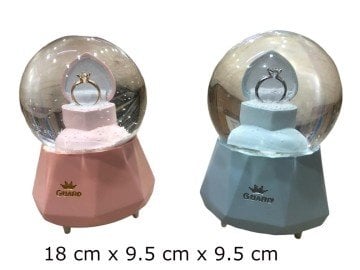 Işıklı Müzikli Püskürtme Tek Taş Yüzük Temalı Cam Kar Küresi