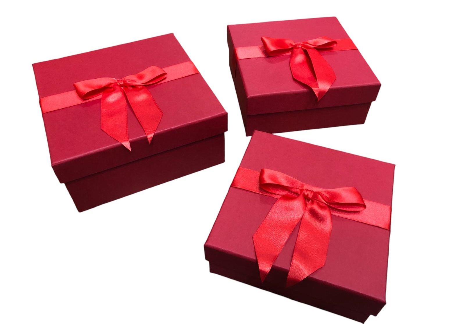 Kare Kırmızı Fiyonklu Hediye Kutusu 3'lü Set