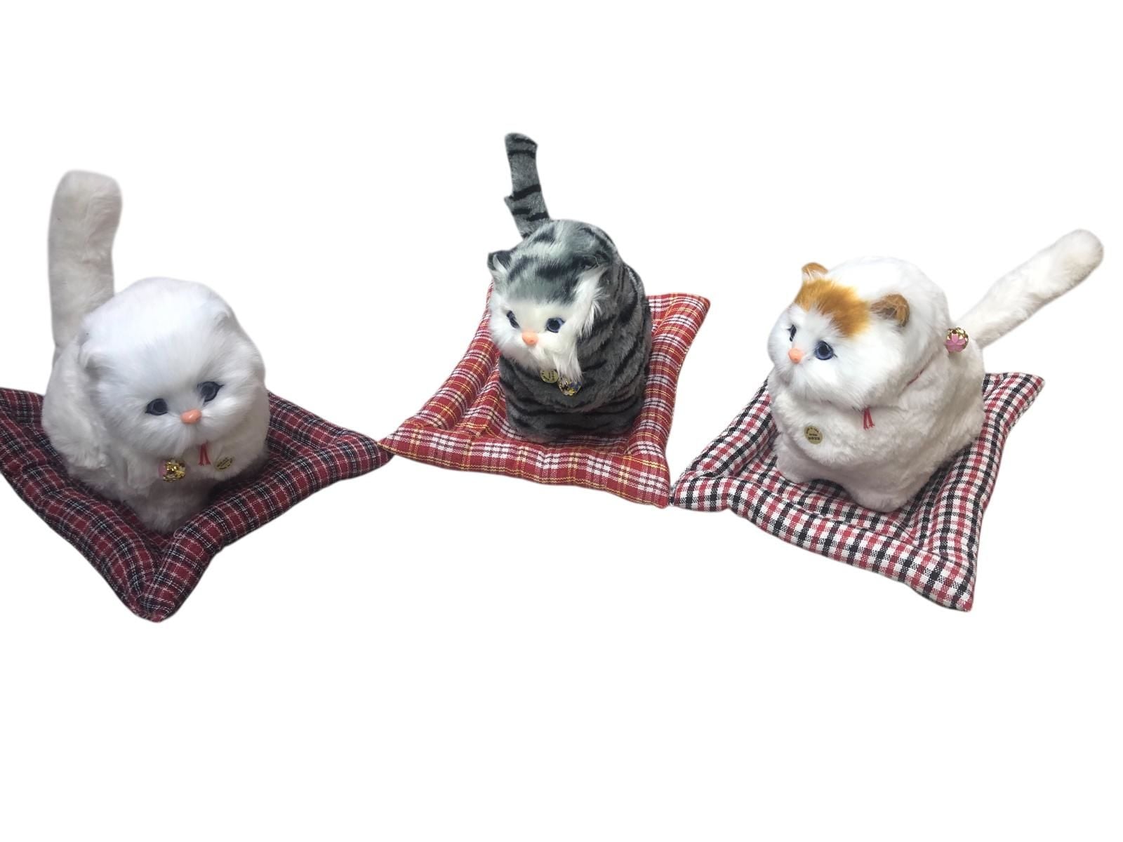 Minderde Oturan Miyavlayan Peluş Kedi (17 cm)