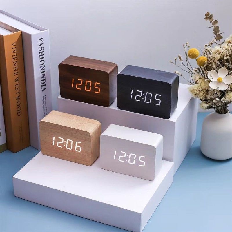 Dekoratif Ahşap Kare Alarmlı Dijital Masa Saati