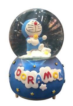 Işıklı Doramon Püskürtmeli Müzikli Cam Kar Küresi
