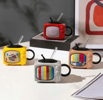 Silikon Kapaklı Televizyon Tasarımlı Pipetli Kupa Bardak