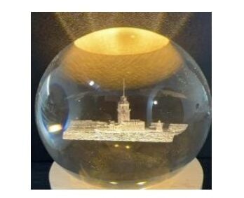 Dekoratif Ahşap Altlıklı Kız Kulesi Işıklı Cam Küre (6 cm)