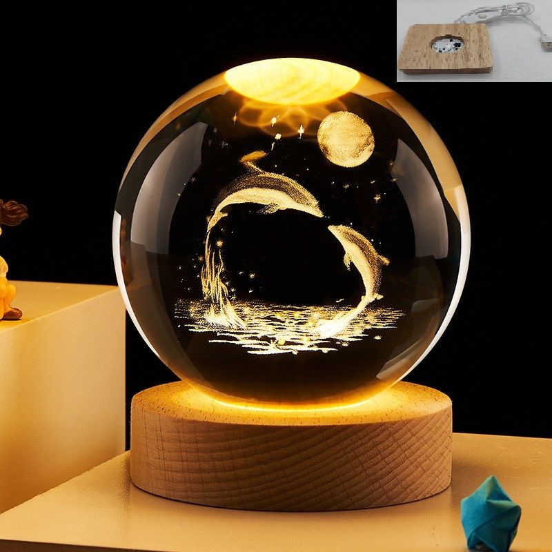 Dekoratif Ahşap Kare Altlıklı Yunus Balıkları Işıklı Cam Küre (8 cm)