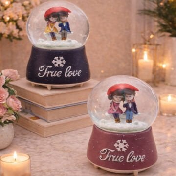 Şemsiye Altında Sevgili Püskürtmeli Müzikli Cam Kar Küresi