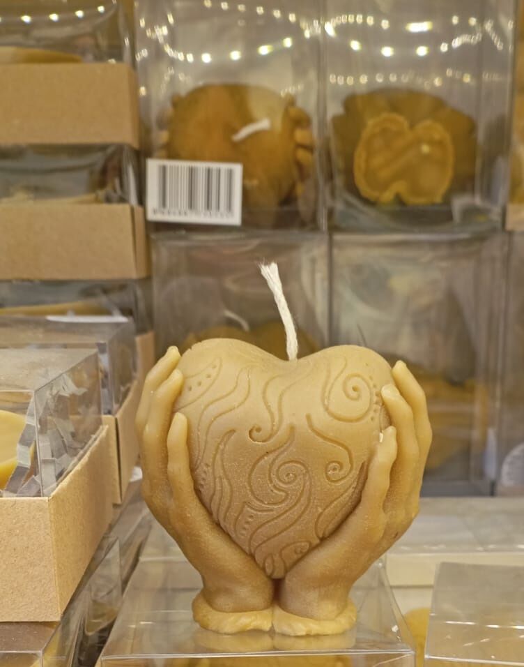 Kalp Tutan Eller Bal Mumu Yılbaşı Mumu