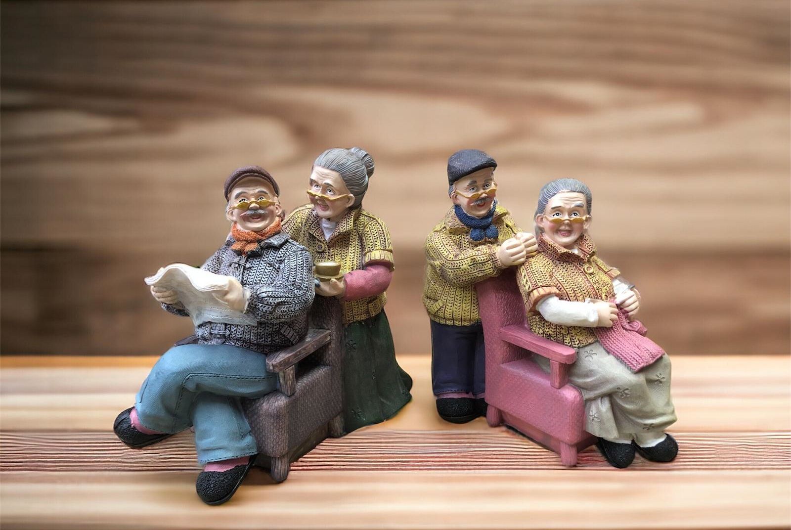 Dekoratif Koltukta Oturan Örgü Ören Dede Nine Biblosu - Dekoratif