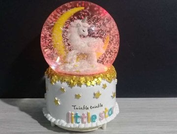 Işıklı Kar Püskürten Pony Kar Küresi Müzik Kutusu