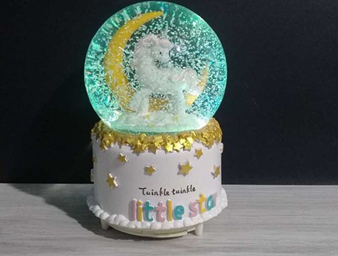 Işıklı Kar Püskürten Pony Kar Küresi Müzik Kutusu