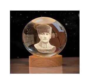 Dekoratif Atatürk Tasarımlı Ahşap Altlıklı Işıklı Cam Küre (6 cm)
