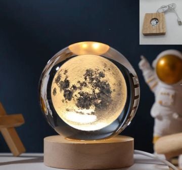 Dekoratif Ahşap Kare Altlıklı Dünya Temalı Işıklı Cam Küre (8 cm)