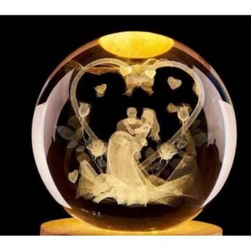 Dekoratif Ahşap Kare Altlıklı Kalpli Gelin Damat Işıklı Cam Küre (8 cm)