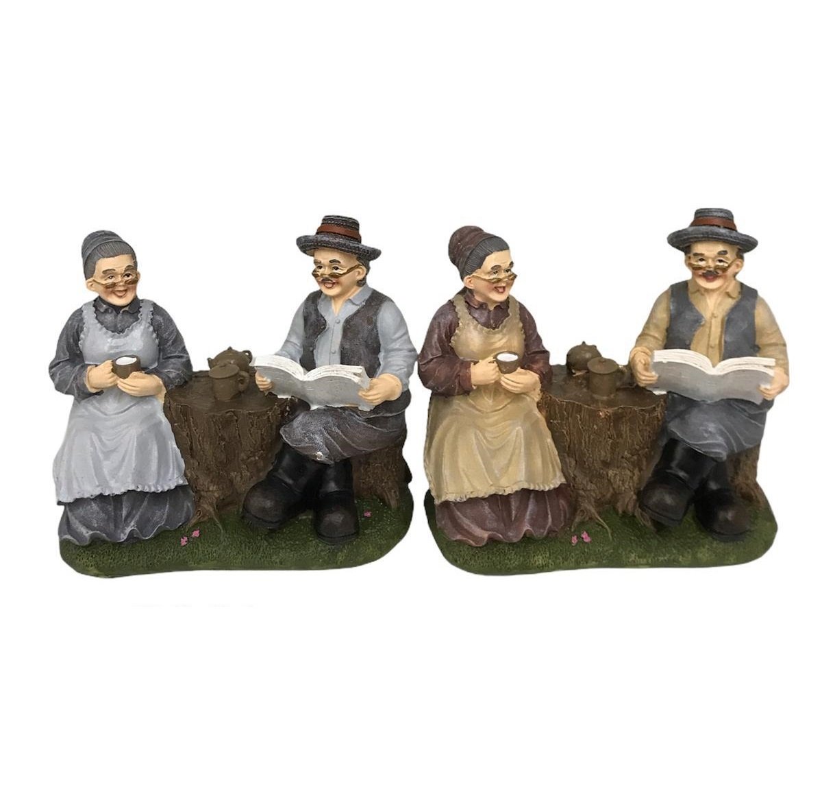 Kütükte Oturan Kahve İçen Kitap Okuyan Sevimli Dede Nine Biblosu