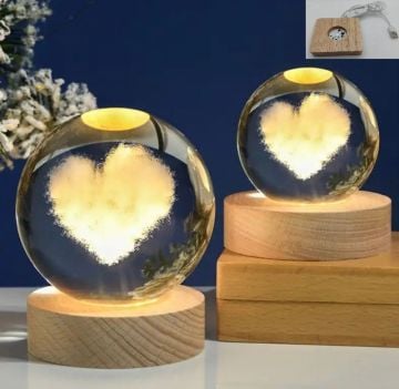 Dekoratif Ahşap Kare Altlıklı Kalp Işıklı Cam Küre (6 cm)