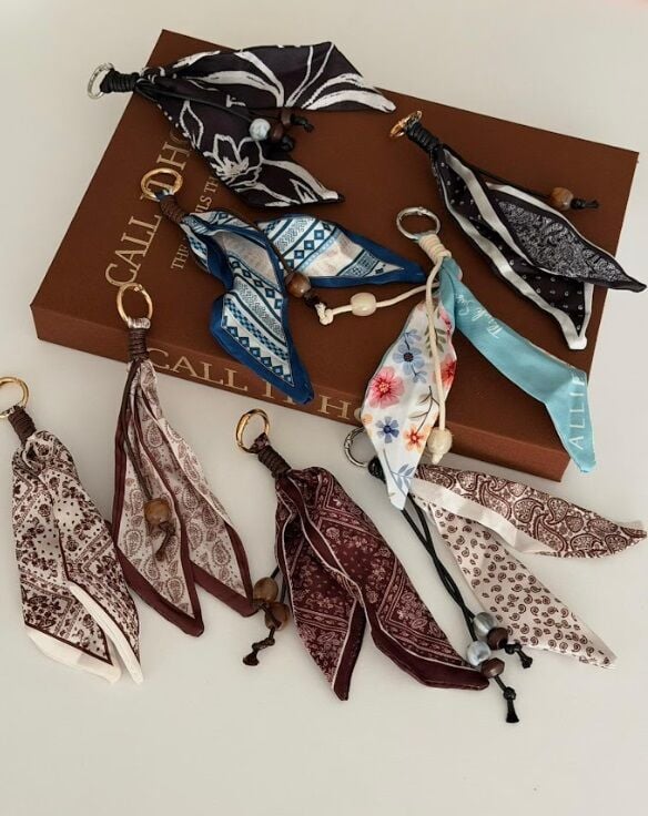 İpek Eşarp Kadınlar için Lüks Küçük Kolye Anahtarlık ve Çanta Aksesuarı