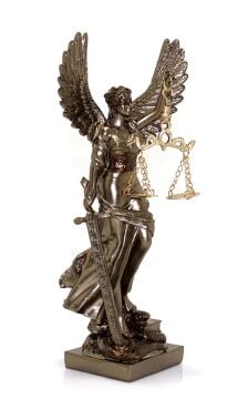 Adalet Tanrıçası Kanatlı Terazili Heykeli Biblosu