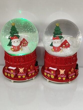 Işıklı Noel Baba & Ev Püskürtmeli Müzikli Cam Kar Küresi