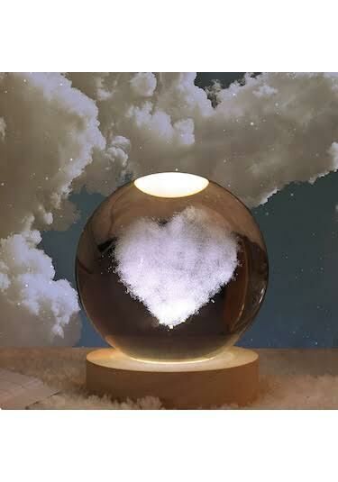 Dekoratif Kalp Tasarımlı Ahşap Altlıklı Işıklı Cam Küre (10 cm)