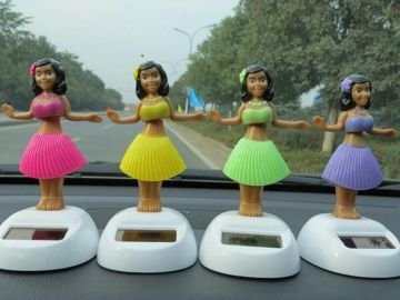 Güneş Enerjili Solar Dans Eden Kız