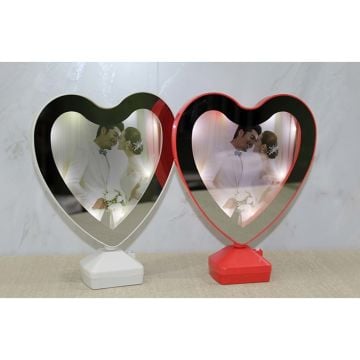 Kalp Tasarımlı Ayna Led Işıklı Fotoğraf Çerçevesi (23 cm x 20 cm)