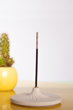 Dekoratif Pirinç Çubuk Gri Beton Oval Tütsülük